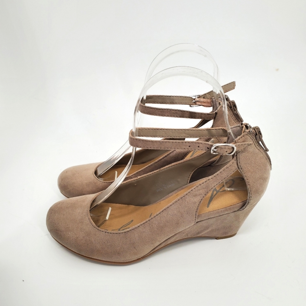 American Rag Amiley Tan Suede Look Chop Out Ankle Strap Shoes Womens Sz. 6.5M
